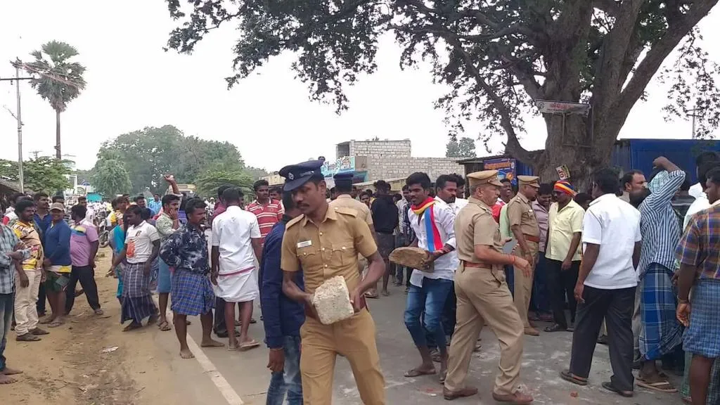Jallikattu bull that fell into the well ... sued the executives ... People stir!